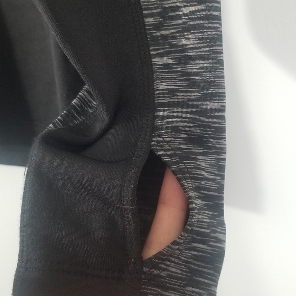 Layer 8 Qwick Dry Fleece. Full Zip. Thumb Hole Sleeves. Slimming Fit Size Small. - Picture 2 of 6